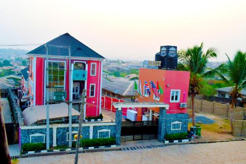 Abeokuta Hotel | Remzy Hotel & Suites, Olomore