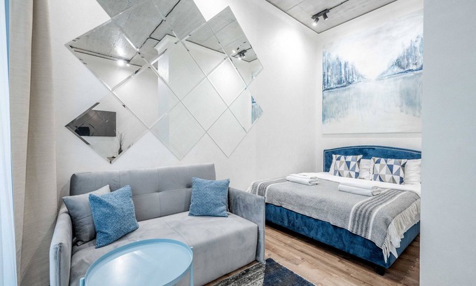 Old Town Apartment | Renaissance Key Apartment 6