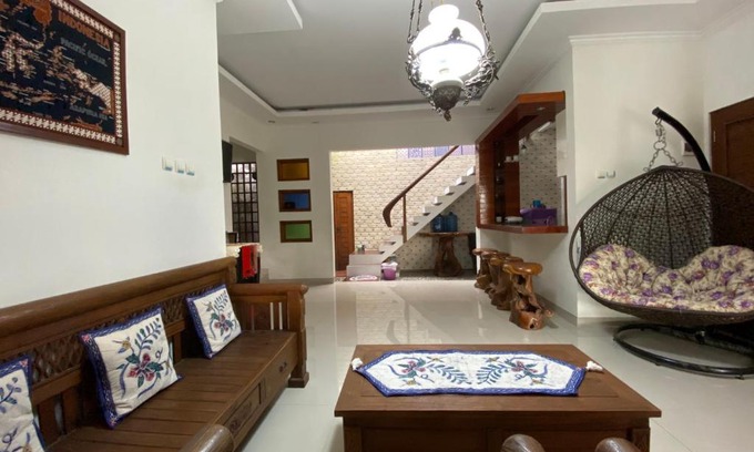 Sleman House | Rengganis Homestay