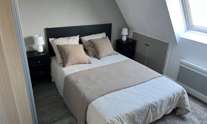 Plouneour-Trez House | Renovated house on the seafront. 3-minute walk from the beach. Ideal for families.