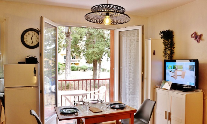 Amelie-les-Bains-Palalda Apartment | Renovated studio/wooded park 3 minutes from the town centre