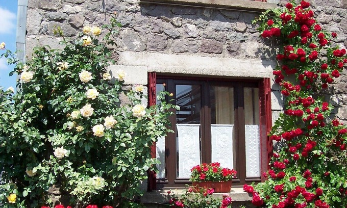 Besse-en-Chandesse House | Renovated village house classification 3 * capacity for 6 people