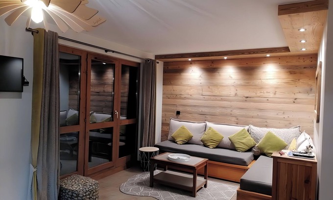 Les Avanchers-Valmorel Apartment | Renovated 3-room apartment, cosy mountain setting, at the foot of the slopes, magnificent valley view