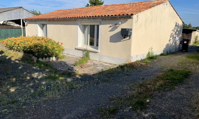 Saint-Michel-en-l'Herm House | Renovated house, quiet area, pets allowed, 5 people