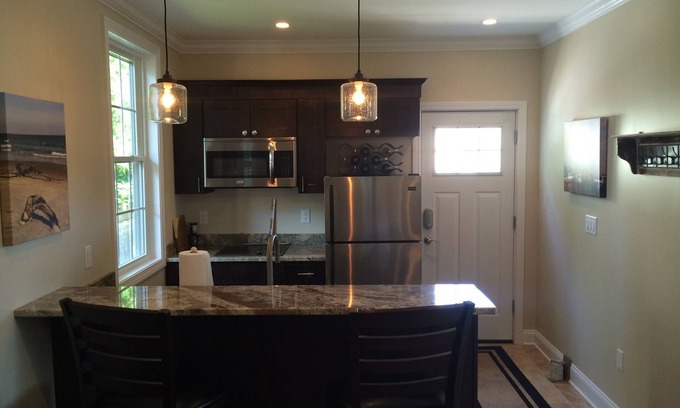 Mystic - New London Apartment | Renovated 1 BR getaway 1 block from Mystic River in Historic downtown!