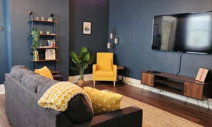 Shelby Park House | Renovated 100-Year-Old Shotgun Home- Modern Comfort Meets Local Character!