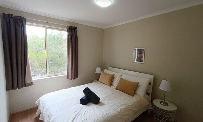 Phillip Apartment | Renovated 2B Unit Walking to Hospital
