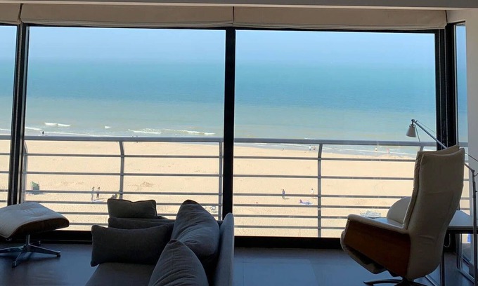 Sint-Idesbald Apartment | Renovated 3-bedroom flat with superb panoramic sea views