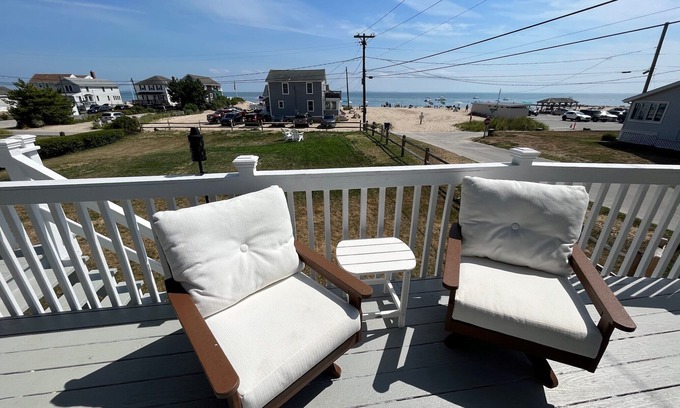 Old Lyme House | Renovated 3BR House Across from White Sand Beach, Old Lyme