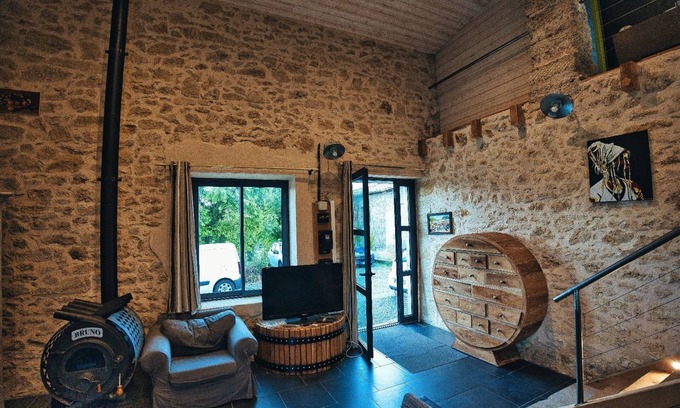 Quinsac House | Renovated and refurbished former workshop on the outskirts of Bordeaux