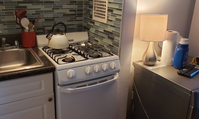 Chelsea Apartment | Renovated and Sunny Chelsea/Hudson Yards studio has Washer/Dryer, Free WiFi