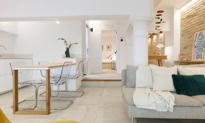 La Font de la Guatlla Apartment | Renovated Apartment near Plaça España