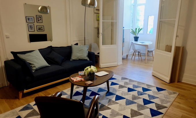 Le Bouscat Apartment | Renovated apartment on courtyard/garden at Bouscat