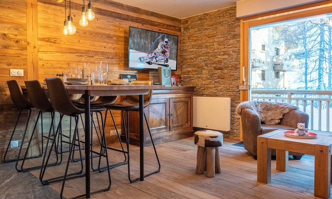 Jeux Apartment | Renovated Apartment in Alpe d'Huez - Central Location, Near Slopes, Sleeps 4, Parking & WiFi