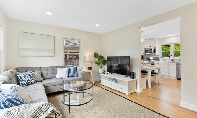 West Haven Cottage | Renovated Blue Haven beach retreat just 5 minute walk to beach