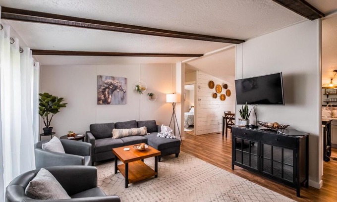 Philomath House | Renovated Bungalow Getaway