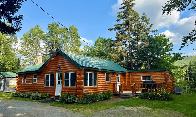 Twin Mountain Cabin | Renovated Cabin On River|Bretton Woods| Mt. Washington|Fishing+Hiking| Fire pit|