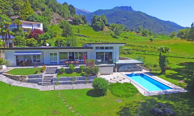Brione sopra Minusio House | Renovated, spacious house nestled in a large garden with swimming pool