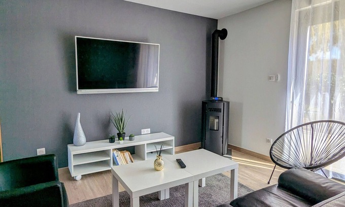 Vignot Cottage | Renovated cottage in Vignot with large grounds and 2 terraces