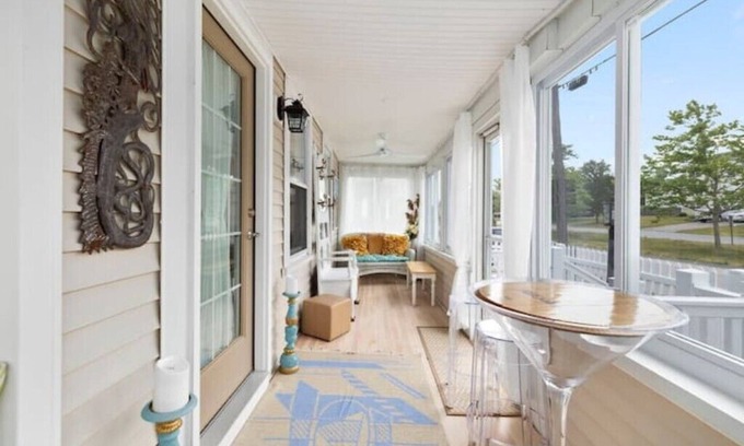 Warwick Cottage | Renovated cottage w water views and walk to beach