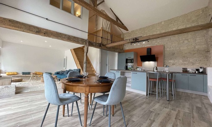 Dompierre-sur-Mer House | Renovated Farmhouse: 4 Sleeps, Garden, Near Sea, La Rochelle Proximity