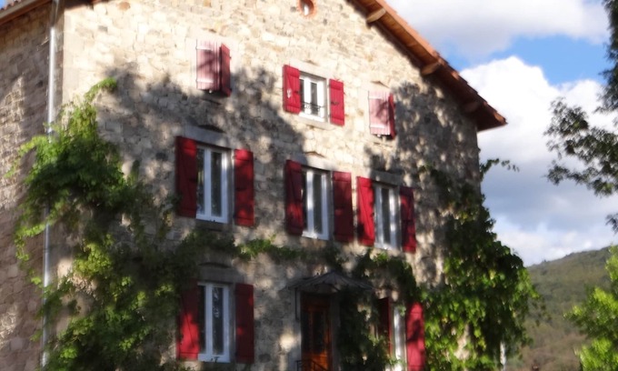 Sainte-Agathe House | Renovated farmhouse