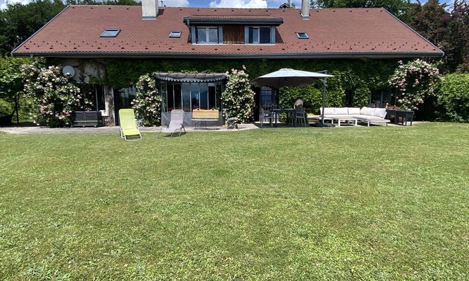 Pringy House | Renovated farmhouse with panoramic view on the lake and the mountains