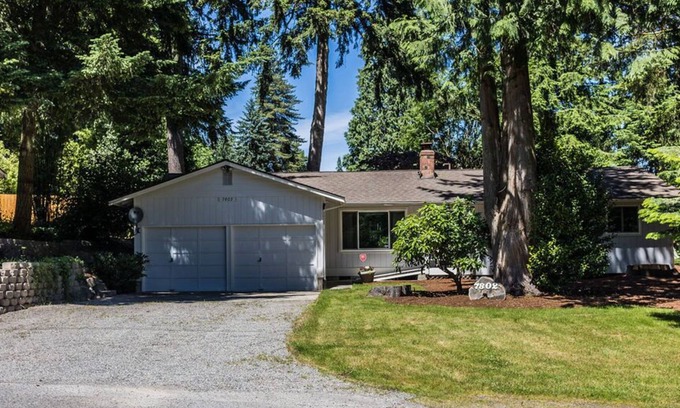 Inglewood-Finn Hill House | Renovated, fenced backyard, parks and trails, quiet, ideal for long term