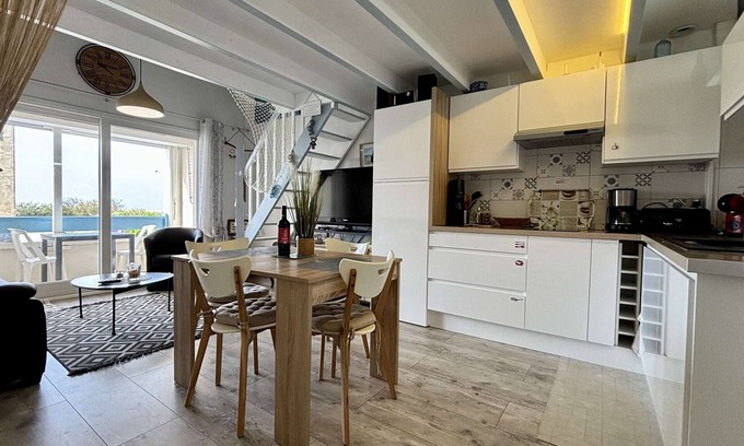 La Cotiniere Apartment | Renovated duplex with sea view, near port and beach, parking included