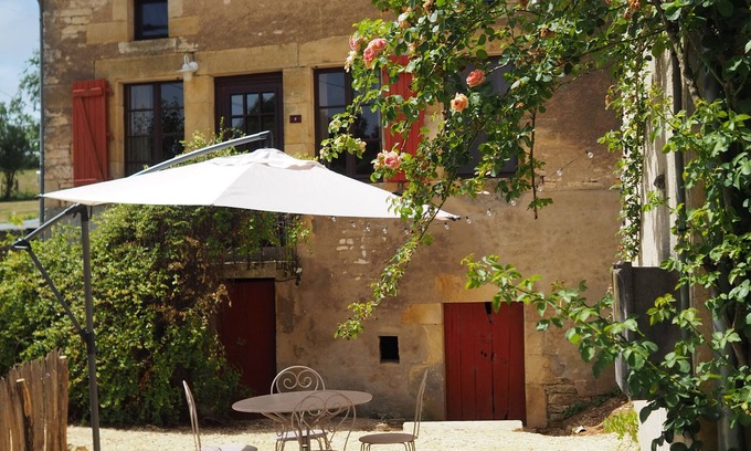 Cuncy-les-Varzy Cottage | Renovated historic stone house, cozy terrace - beautiful excursion destinations