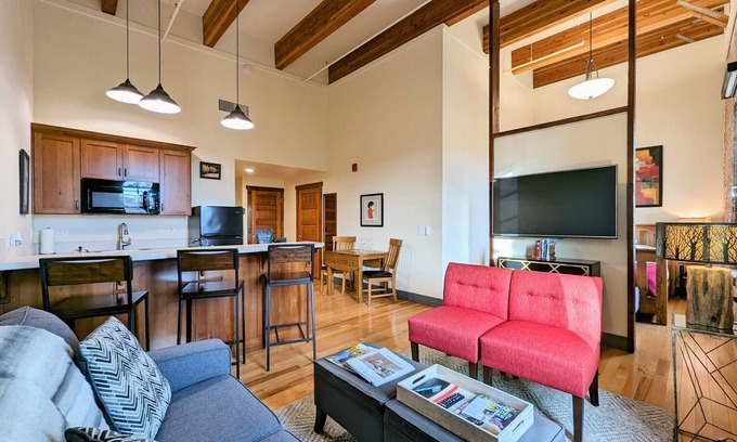 Amity Apartment | Renovated historic building with comfort in mind