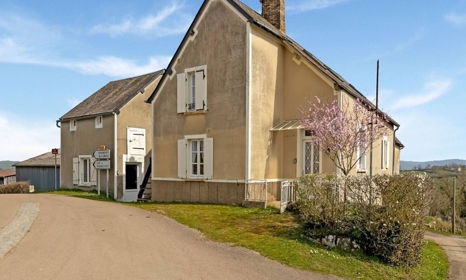 Dun-sur-Grandry House | Renovated Holiday Home in Dun-sur-Grandry with Terrace