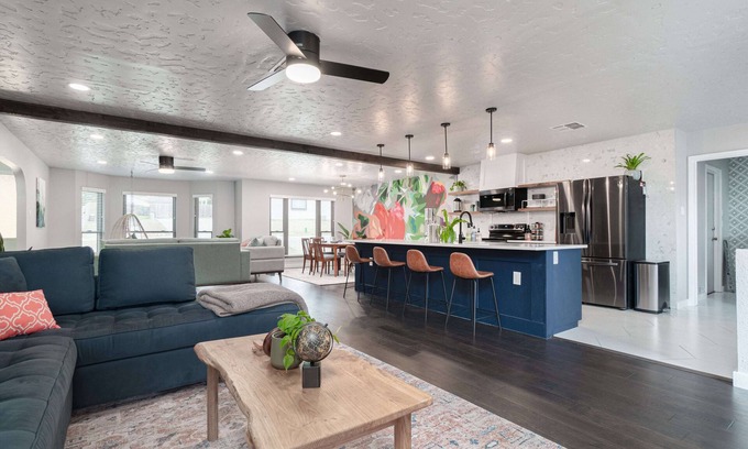 Universal City House | Renovated Home With Backyard Oasis!
