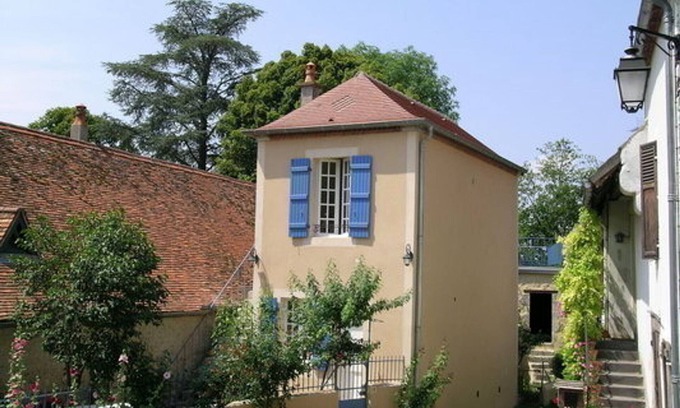 Billy Cottage | Renovated house with castle view, pets allowed, panoramic terrace