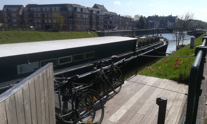 Rooigem Boat Rental | Renovated Houseboat in the Center of Ghent (Captain's Room)
