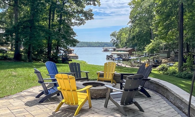Livingston House | Renovated lake front property on quiet cove with flat yard for outdoor fun