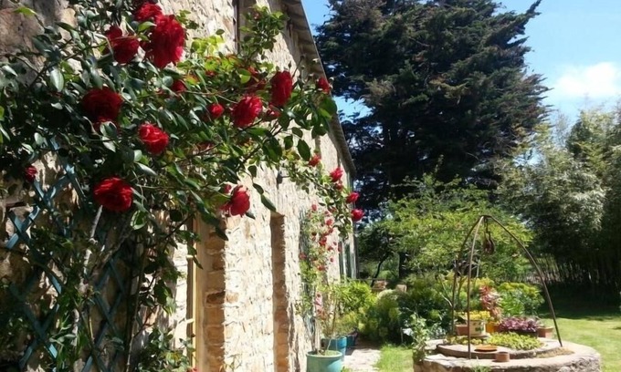 Saint-Pere-en-Retz Cottage | Renovated Master House, Quiet Countryside, Modern Comforts, Near Beaches and Nantes Attractions