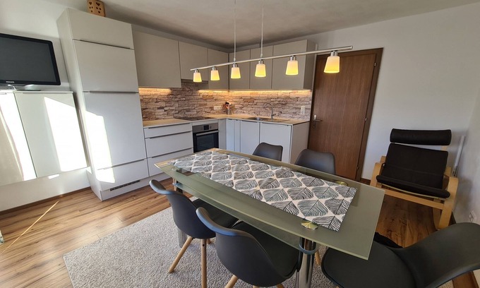 Reutte Apartment | Renovated, modern and bright apartment in a quiet location for 2 to 5 people