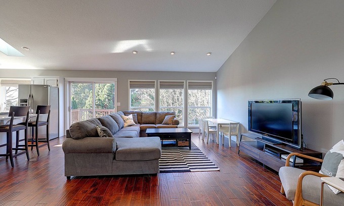 West Haven-Sylvan House | Renovated Portland Single Story Home- Wine Country, Amaterra, Nike, Zoo, Intel