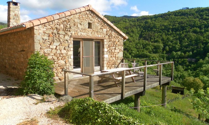 Nozieres House | Renovated sheepfold in a 17th-century hamlet