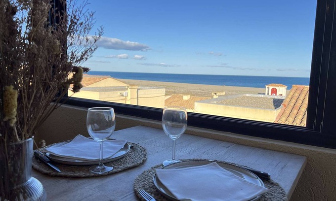 Port Leucate Villa | Renovated T3 Villa, 4 pax, sea front, AC, WiFi, Port Leucate