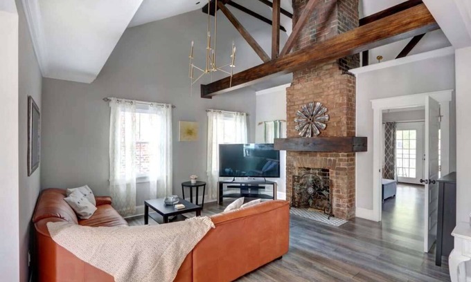 Savannah Victorian District Condo | Renovated Victorian Condo Near Forsyth Park