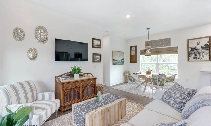 Thunderbolt Cottage | Renovated with Water View - 5 min to SAV - 15 to Beach by Lucky Savannah