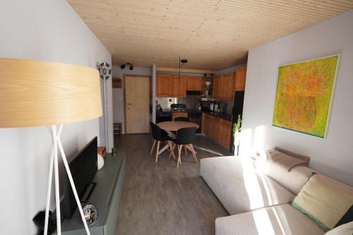 Evolene Apartment | Renovierte Wohnung mit Ausblick für 1-2 Personen