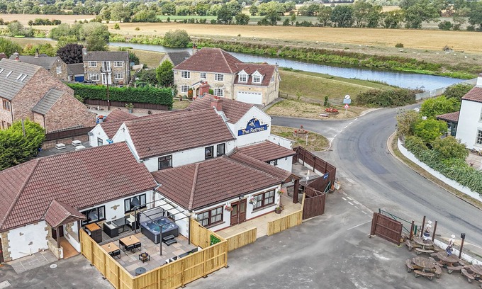Beal Cottage | Rent a pub - The Cosy Tap - At the Retreat