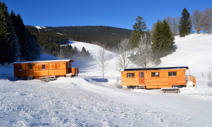 Meaudre House | Renting a comfortable wooden trailer at the farm on the Vercors