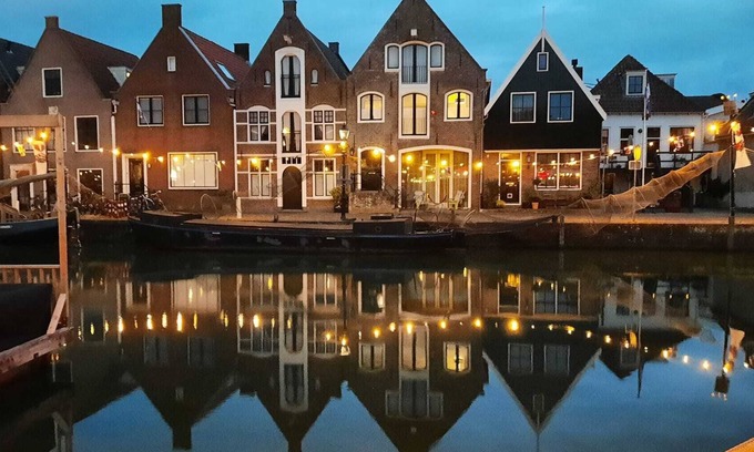 Monnickendam House | Rent The Dutch Buoy, gorgeous 17th century canal house, 8 kms from Amsterdam.