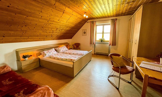 Muenchberg Apartment | Rental-Finkenflug-Private Bathroom
