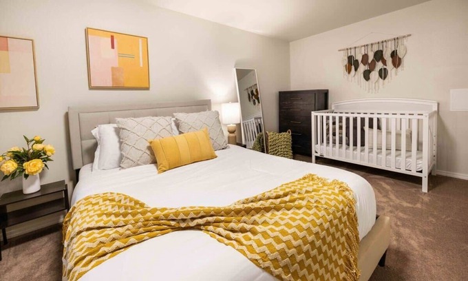 Renton House | Renton Luxury & Spacious Daylight Basement|The Landing