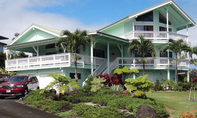Hilo House | Reservations resumed Quiet hilltop location overlooking Hilo Bay.